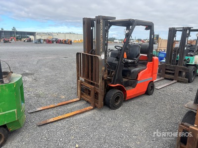 2014 UniCarriers 4750 lb Pneumatic Tire Montacargas