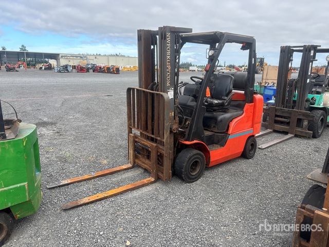 2014 UniCarriers 4750 lb Pneumatic Tire Forklift