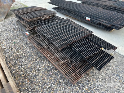 Quantity of Steel Walkway Grating Varios. Industrial