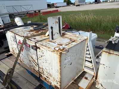 (1) Weston Headache Rack, (2) Weatherguard toolboxes, (1) 100-gallon Fuel tank w/pump Varios implementos camion