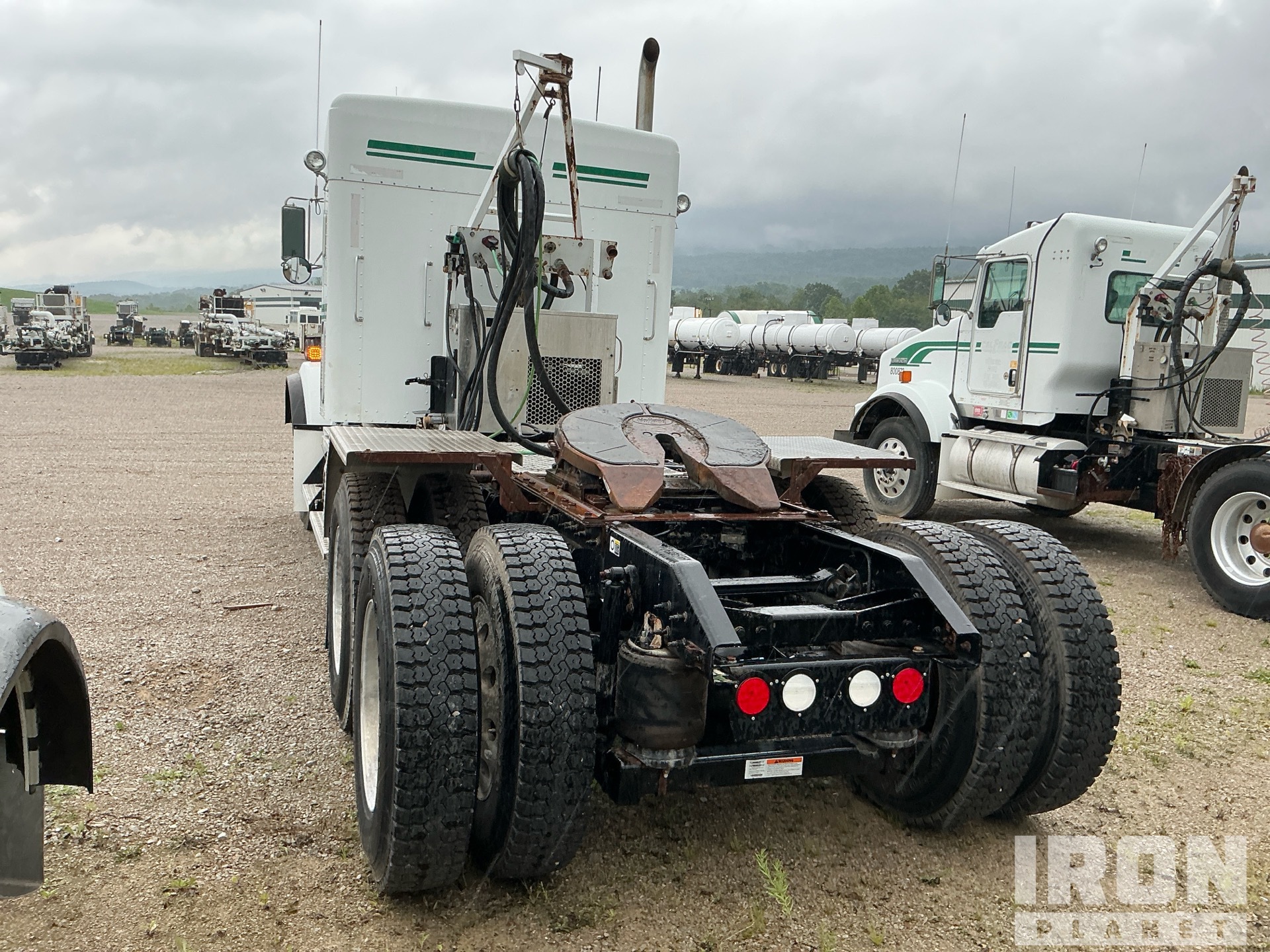 2013 Kenworth T800 6x4 T/A Sleeper Truck Tractor
