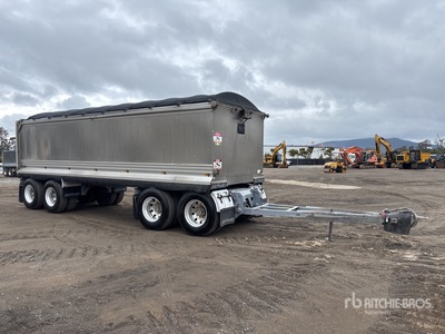 2017 Shephard 8 m Quad Dog End Dump Trailer