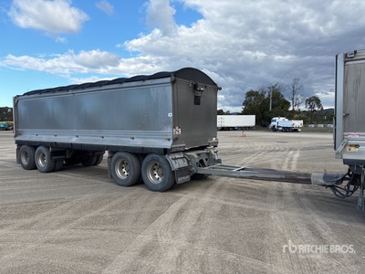 2017 Shephard 8 m Quad Dog End Dump Trailer