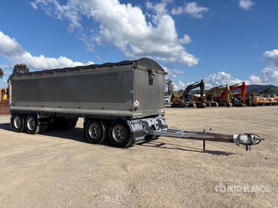 2017 Shephard 8 m Quad Dog Tipping Trailer