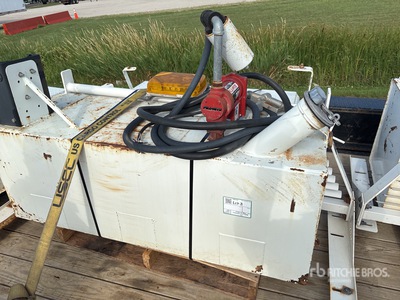 (1) Weston Headache Rack, (2) Weatherguard toolboxes, (1) 100-gallon Fuel tank w/pump Varios implementos camion