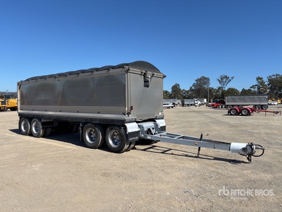 2020 Shephard 8 m Quad Dog Tipping Trailer