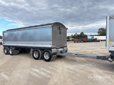 2021 Shephard 8.05 m Quad Dog End Dump Trailer