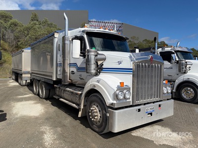 2022 Kenworth T610SAR 6x4 Sleeper T/A Dump Truck