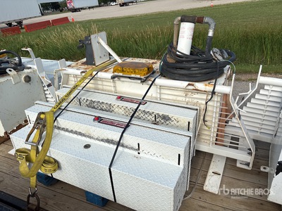 (1) Weston Headache Rack, (2) Weatherguard toolboxes, (1) 100-gallon Fuel tank w/pump Varios implementos camion