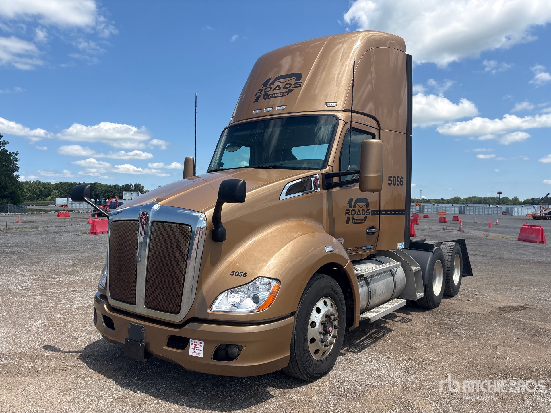 2022 Kenworth T680 6x4 T/A Day Cab Truck Tractor