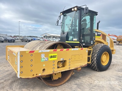 2019 Cat CS76B Walzenzug mit Glattmantelbandage