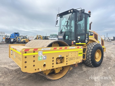 2015 Cat CS76B Walzenzug mit Glattmantelbandage
