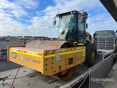 2015 Cat CS76B Smooth Drum Compactor