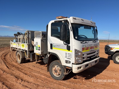 2017 Isuzu NPS 75-155 4x4 Tipping Camion de servicios
