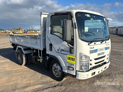 2018 Isuzu NLR 55-150 4x2 S/A Camión dumper