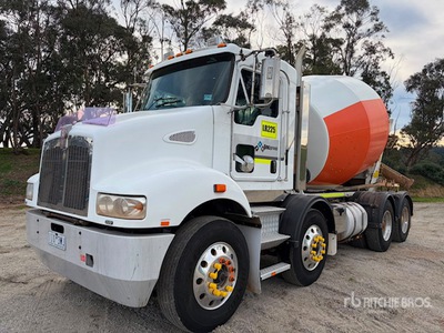 2016 Kenworth T359 8x4 Twin-Steer Camion hormigonera