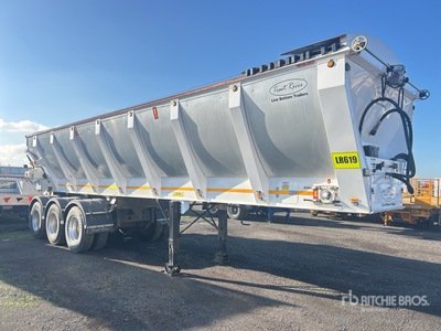 2020 Trout River 9.9 m Tri/A Live Bottom Trailer