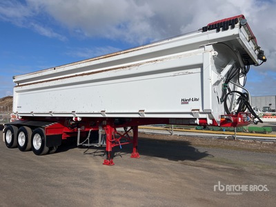 2024 Roadwest 8.2 m Tri/A Side Dump Trailer