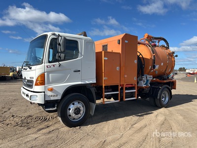2009 Hino 500 GT 1322 4x4 W/2009 VacJet Tornado 5050 Vacuum Excavator Truck