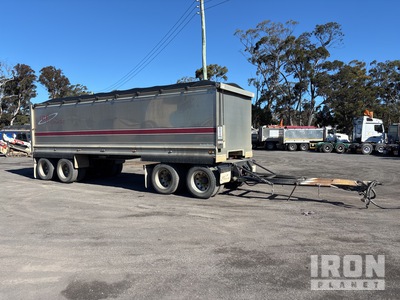 2022 Brentwood Trailers 8.2 m Quad Dog Remorque à benne basculante arrière
