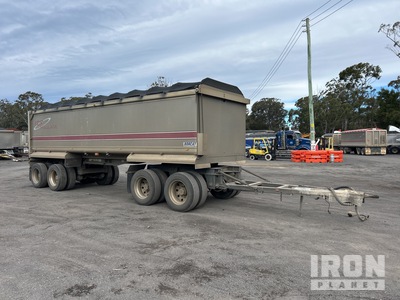 2017 Borcat 8 m Quad Dog End Dump Trailer