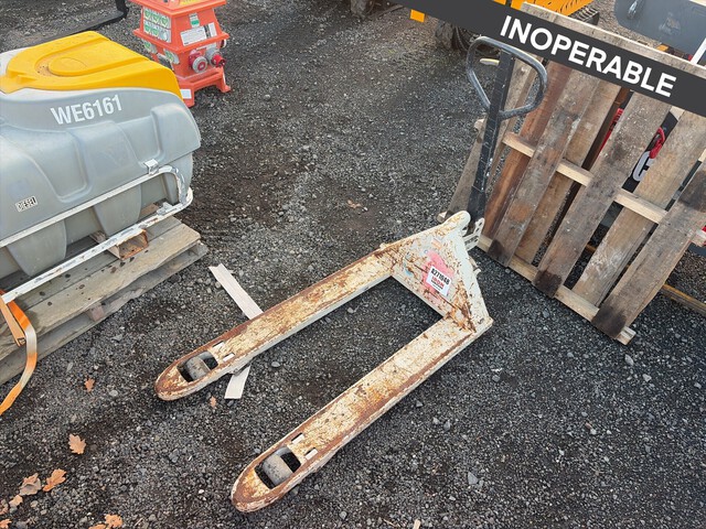 Crown Pallet Jack (Inoperable) Crown Pallet Jack (Inoperable)