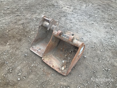 Quantity of (2) Digging 450mm & 300 Excavator Bucket