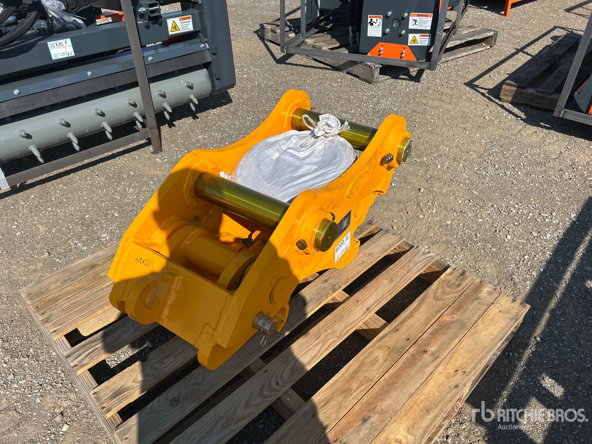 2026 Handy HEC320 Excavator Coupler (Unused)