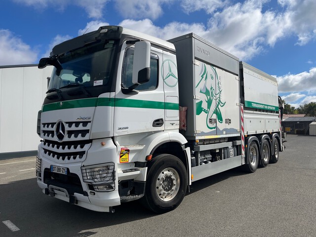 2015 Rivard Exvac SE10-R3-C-32-3 on 2015 Mercedes Benz Arocs 3251 8x4 Vacuum Excavator Truck 2015 Rivard Exvac SE10-R3-C-32-3 on 2015 Mercedes Benz Arocs 3251 8x4 Vacuum Excavator Truck