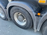 Sous-caisse with Pneus de traction arrière gauche