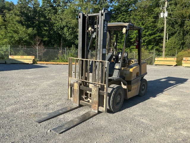 2006 Yale GDP080LJNPBV097 8000 lb Pneumatic Tire Forklift