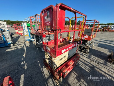 2018 MEC Micro 19 Electric Scissor Lift