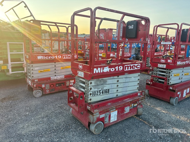 2018 MEC Micro 19 Electric Scissor Lift