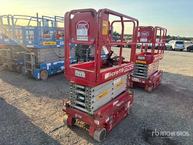 2020 MEC Micro 19 Electric Scissor Lift