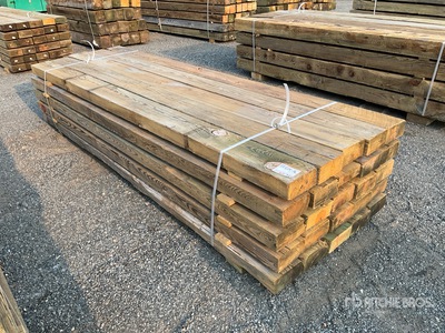 Quantity of (25) 4 x 8 x 10 Ft Surplus Pressure Treated Bois de construction
