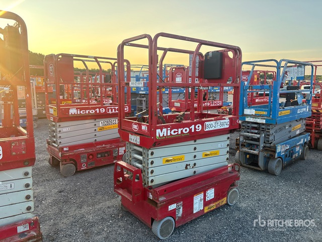 2020 MEC Micro 19 LCS Electric Scissor Lift