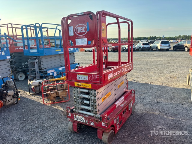 2020 MEC Micro 19 LCS Electric Scissor Lift