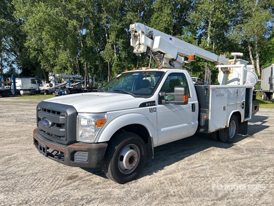 Altec AT200A on 2016 Ford F-350 XL 4x2 Bucket Truck