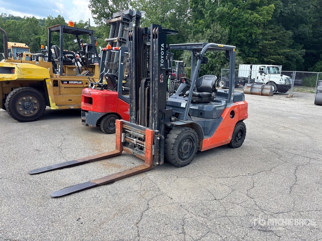 2021 Toyota 8FD35U 7050 lb Pneumatic Tire Forklift