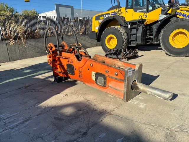 2000 NPK GH-12 Q/C Hydraulic Breaker - Fits Komatsu PC290 2000 NPK GH-12 Q/C Hydraulic Breaker - Fits Komatsu PC290