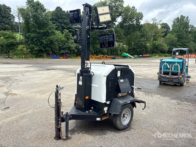 2022 Allmand Night-Lite V-Series 7 kW Light Tower