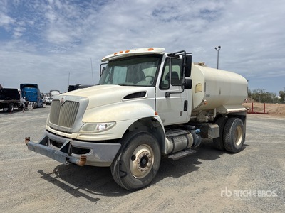 2015 International 4300-V 2000 gal 4x2 Water Truck