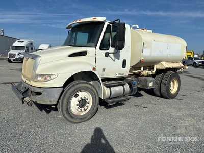 2015 International 4300-V 2000 gal 4x2 Water Truck