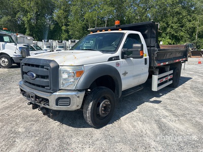 2015 Ford F-550 XL 4x2 Camion à benne