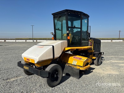 Sweepmaster L9 Self-Propelled Broom