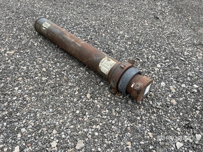 Hydraulic cylinder for heavy equipment