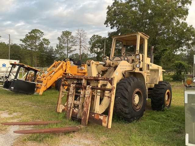 International Hough M10A Rough Terrain Forklift