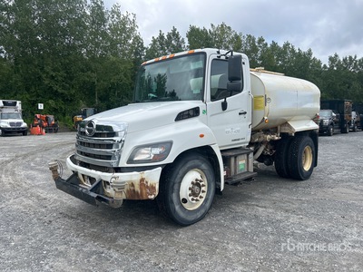 2019 Hino 338 4x2 Water Truck