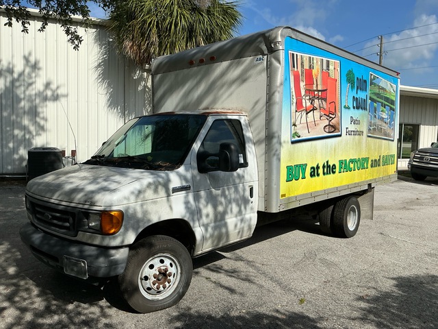 2006 Ford E-350 4x2 Van Truck