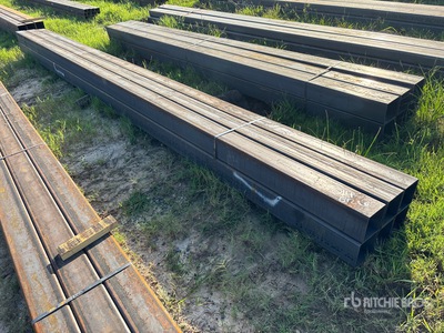 Quantity of (6) 6 in x 6 in Square Tube Varios metales
